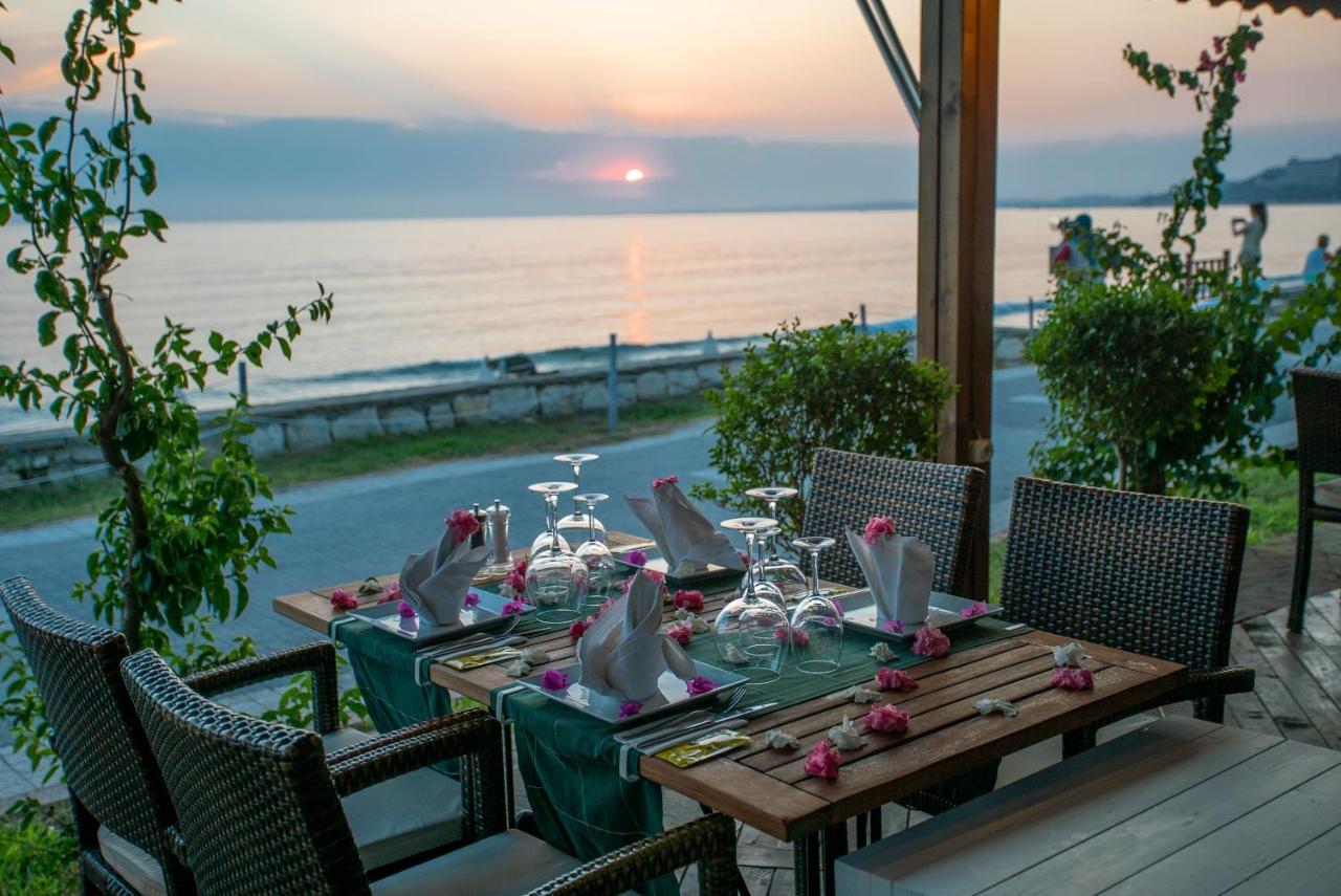 Side Beach Club Екстериор снимка