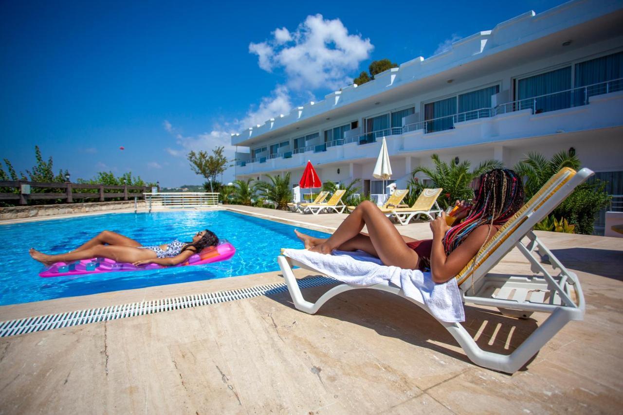 Side Beach Club Екстериор снимка